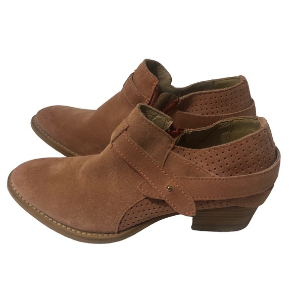 Charles by Charles David suede heeled booties. Sz 6.5 - Picture 1 of 4